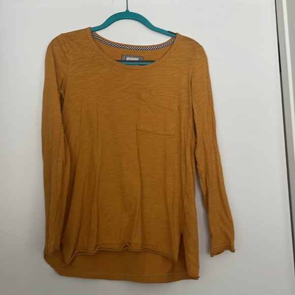 Mustard long sleeve with front pockets and unique hem - Picture 3 of 4